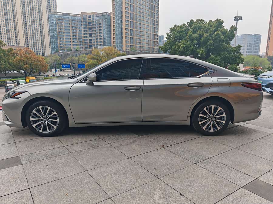 Lexus ES 200 Excellence Edition
