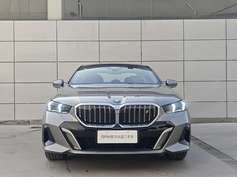 BMW i5 eDrive 35L Premium M Sport Package