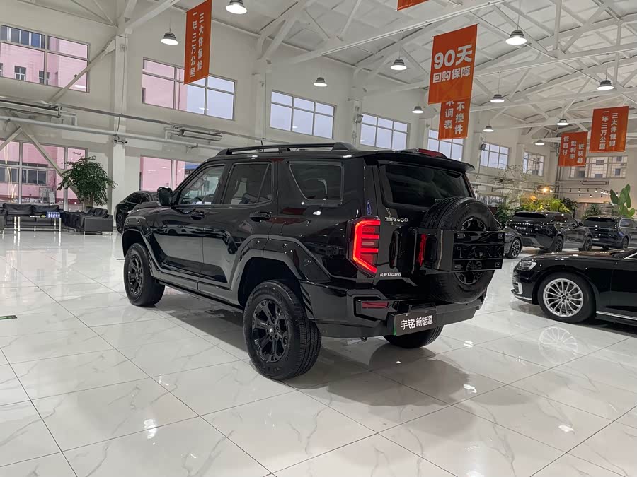 Tank 400 Hi4-T Off-Road