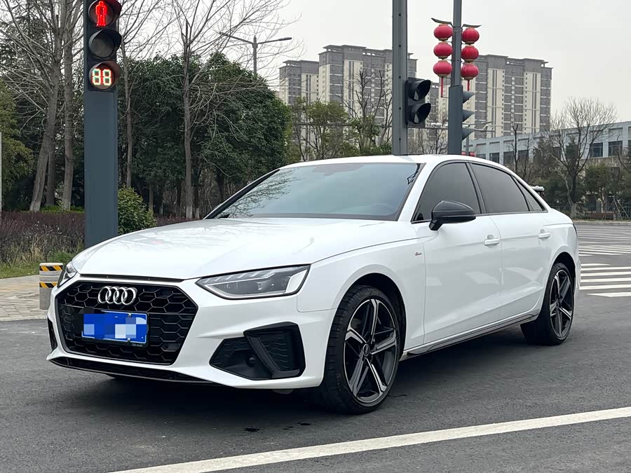 Audi A4L 40 TFSI Luxury Sport