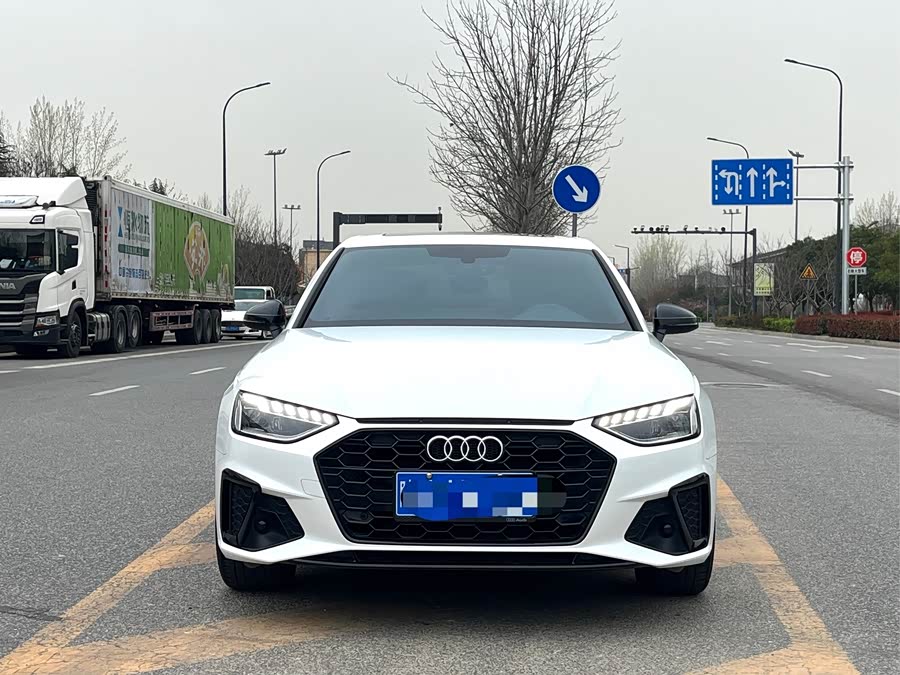 Audi A4L 40 TFSI Luxury Sport