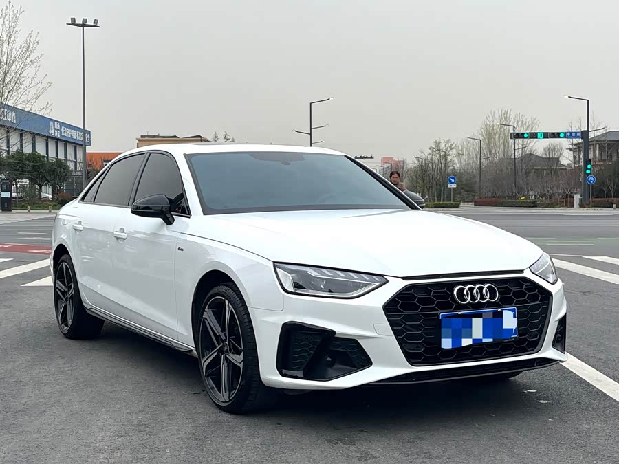 Audi A4L 40 TFSI Luxury Sport