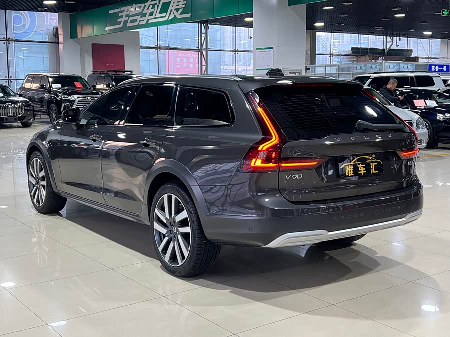Volvo V90 Cross Country B5
