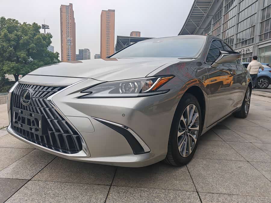 Lexus ES 200 Excellence Edition