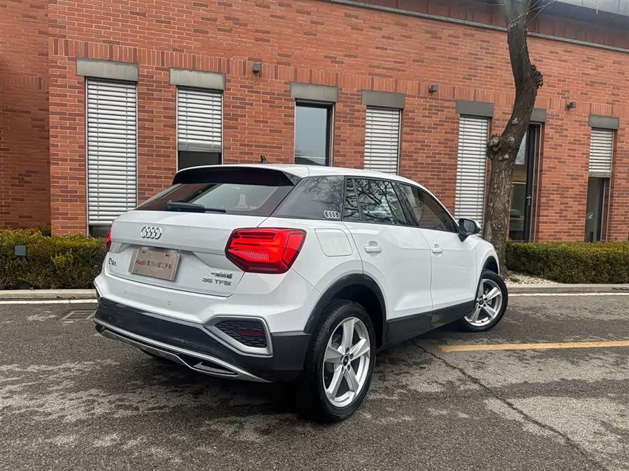 Audi Q2L 35TFSI Progressive Elegance