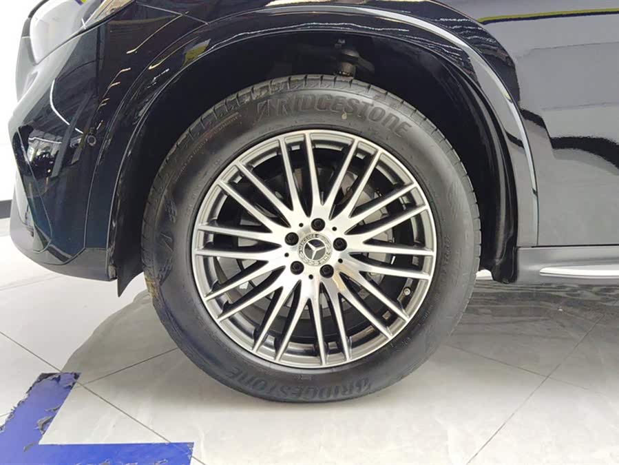 Mercedes-Benz GLC 300 L 4MATIC Sport 5-Seater Facelift