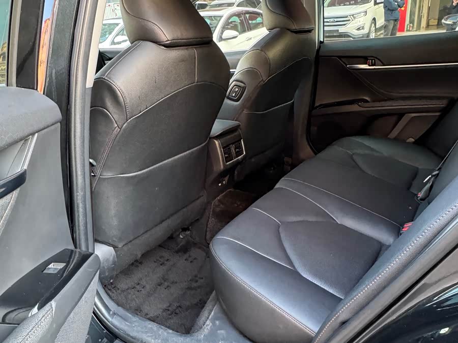 Toyota Camry 2.0G Luxury