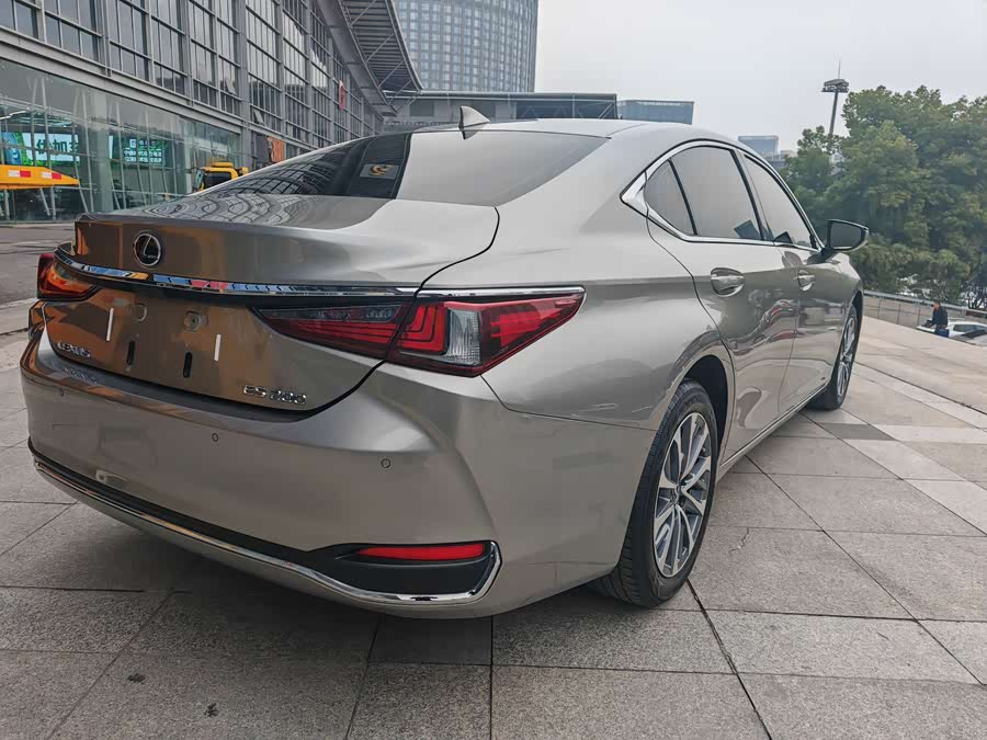 Lexus ES 200 Excellence Edition