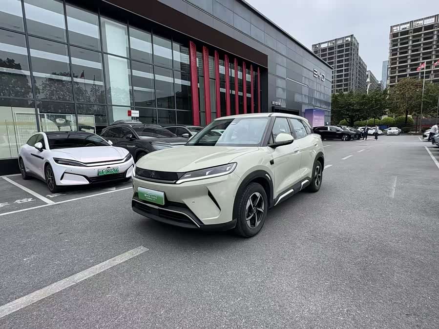 BYD Yuan UP Smart Driving 401 km Leading