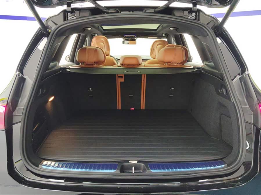 Mercedes-Benz GLC 300 L 4MATIC Sport 5-Seater Facelift