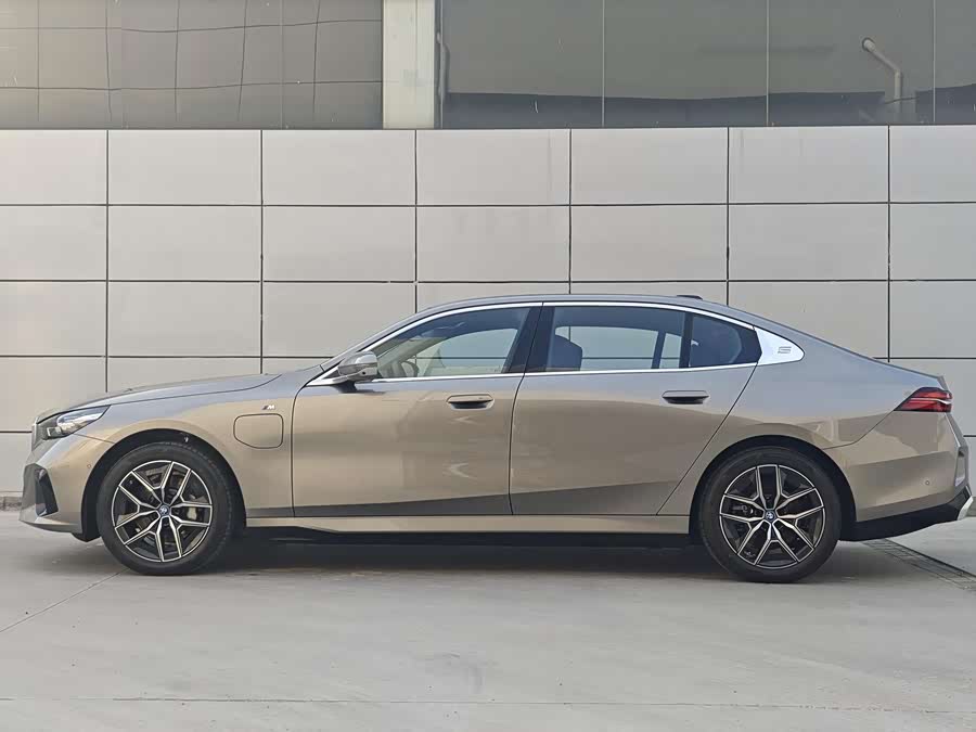 BMW i5 eDrive 35L Premium M Sport Package
