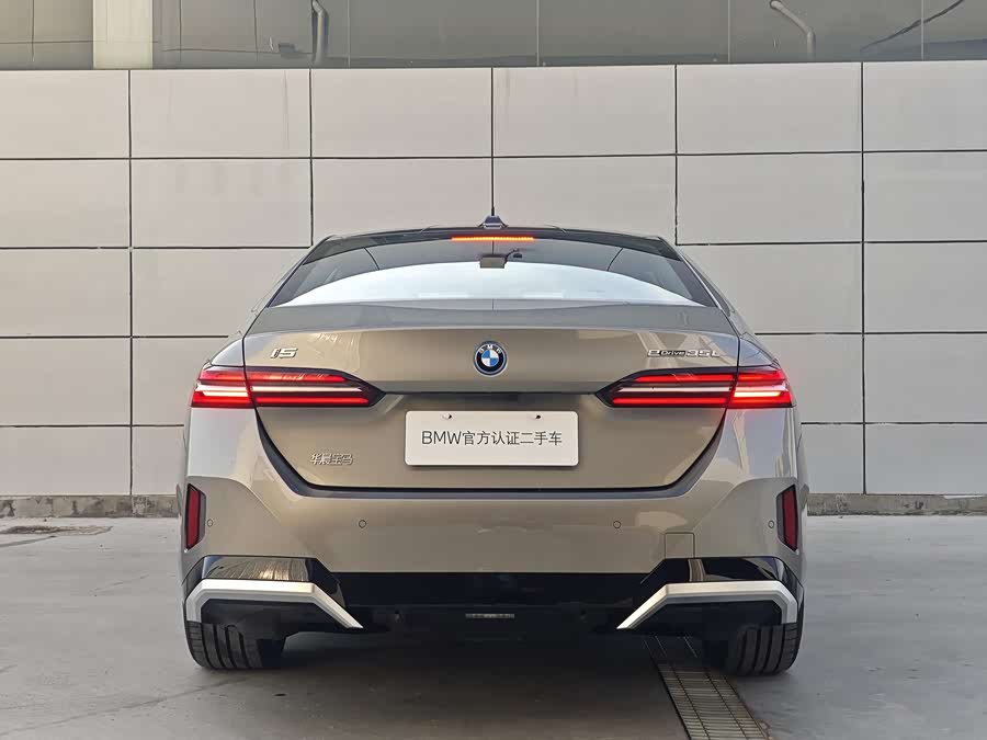 BMW i5 eDrive 35L Premium M Sport Package