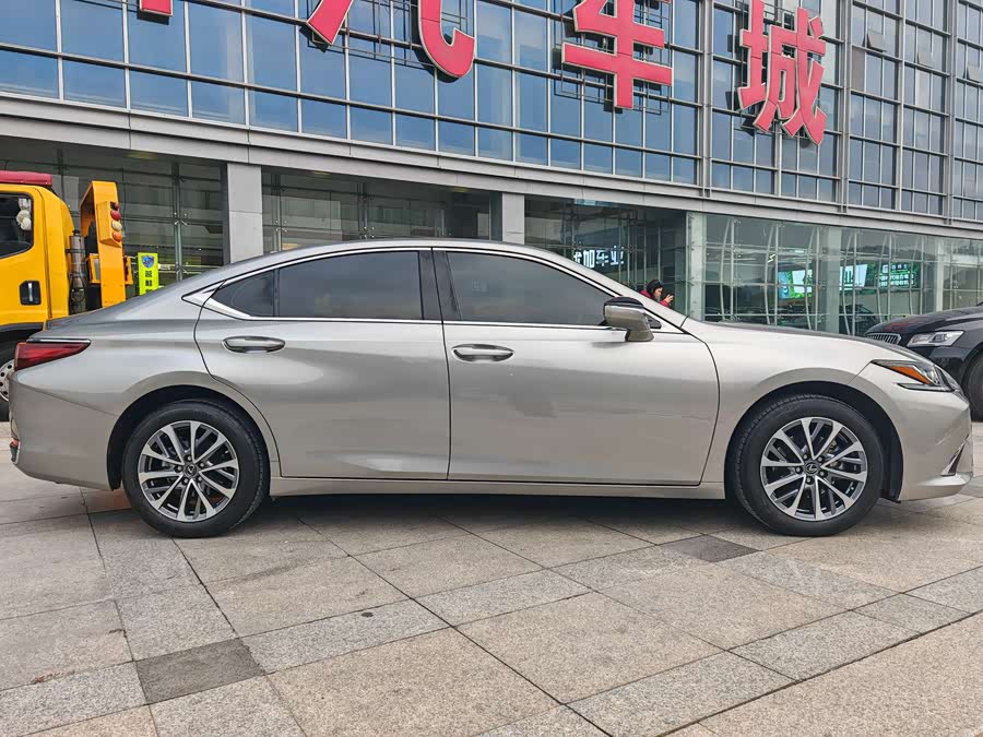 Lexus ES 200 Excellence Edition
