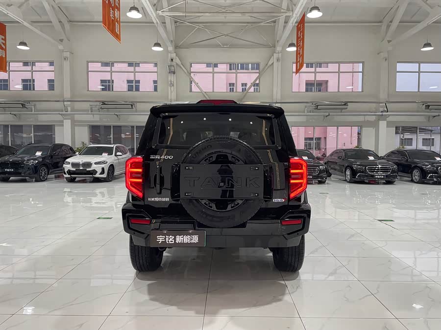 Tank 400 Hi4-T Off-Road