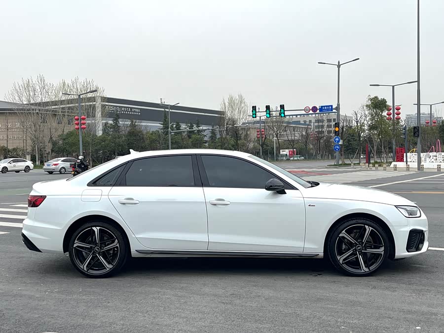 Audi A4L 40 TFSI Luxury Sport