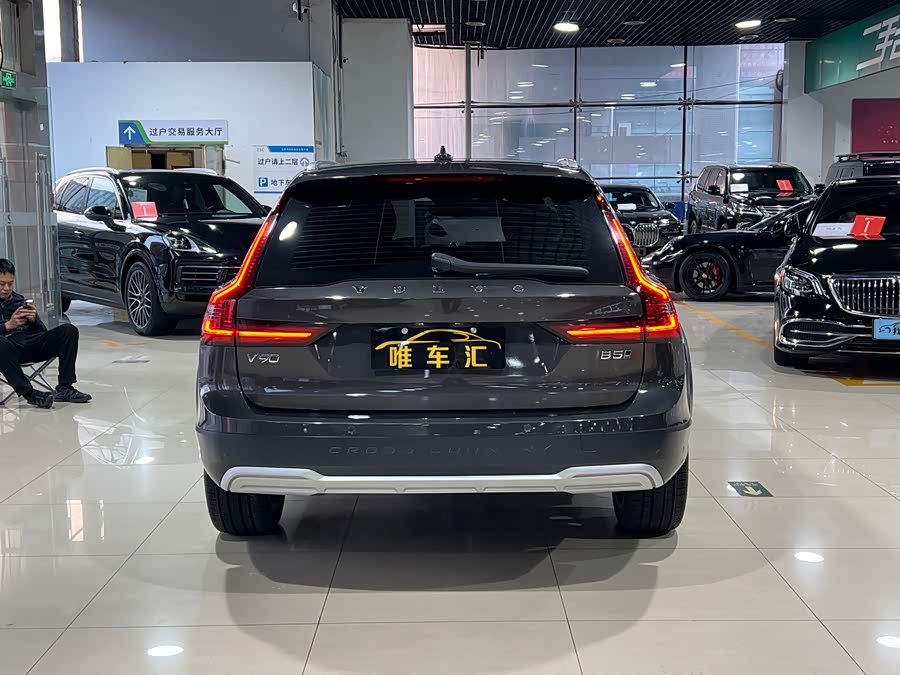 Volvo V90 Cross Country B5