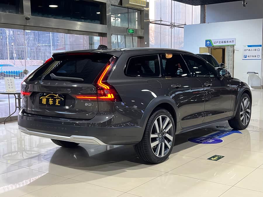 Volvo V90 Cross Country B5