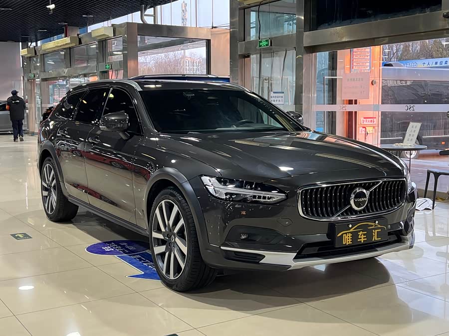 Volvo V90 Cross Country B5