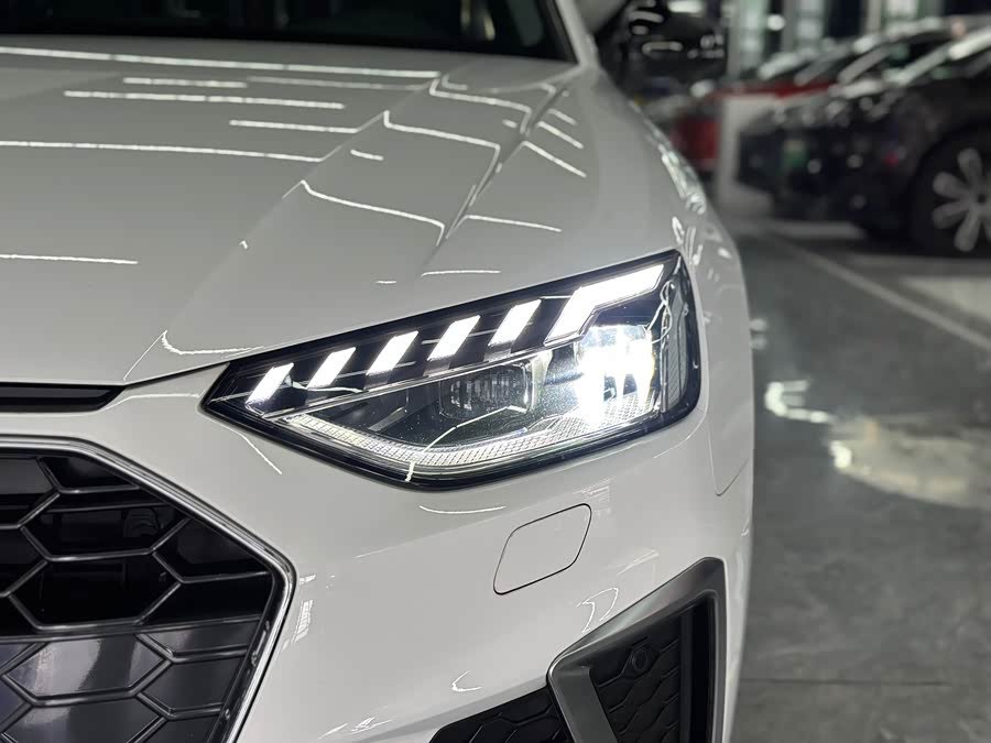 Audi A4L 45 TFSI quattro Selected Dynamic