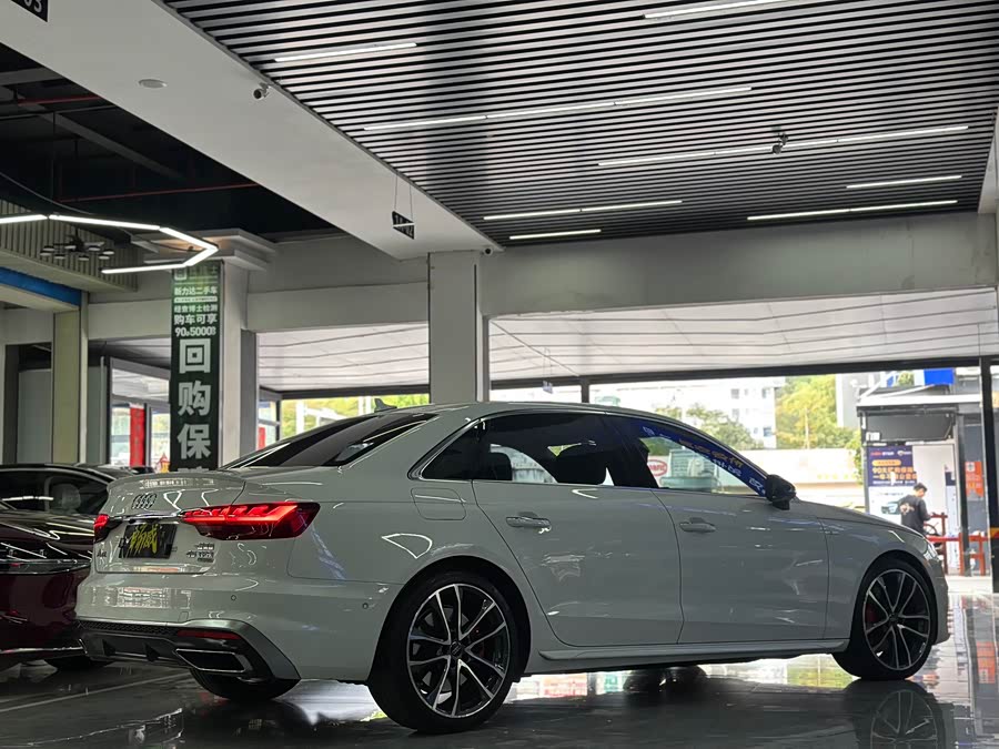 Audi A4L 45 TFSI quattro Selected Dynamic