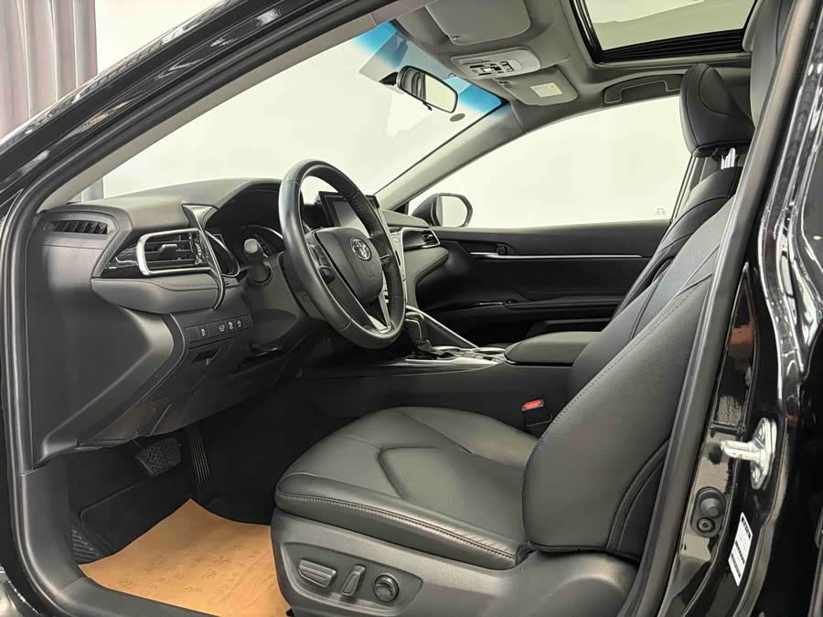 Toyota Camry 2.0GVP Leading Edition