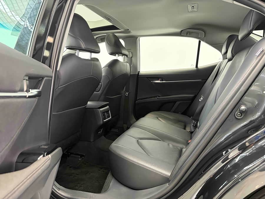 Toyota Camry 2.0GVP Leading Edition