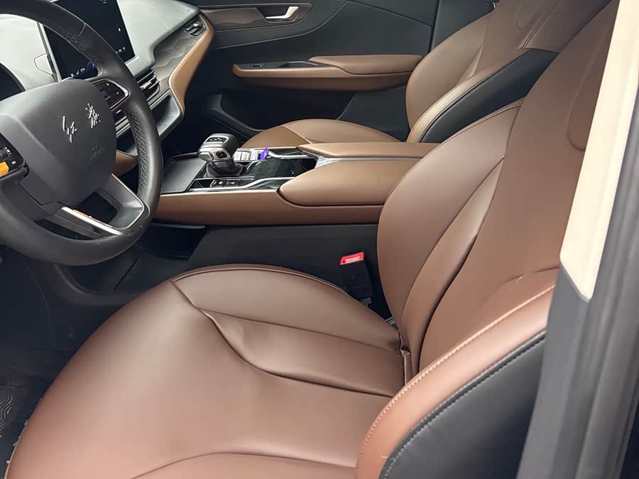 Hongqi E-QM5 Charging T3 Edition 4-seater