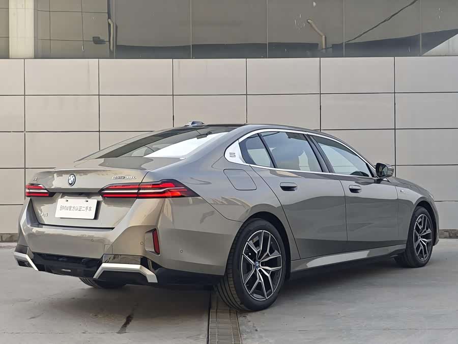 BMW i5 eDrive 35L Premium M Sport Package