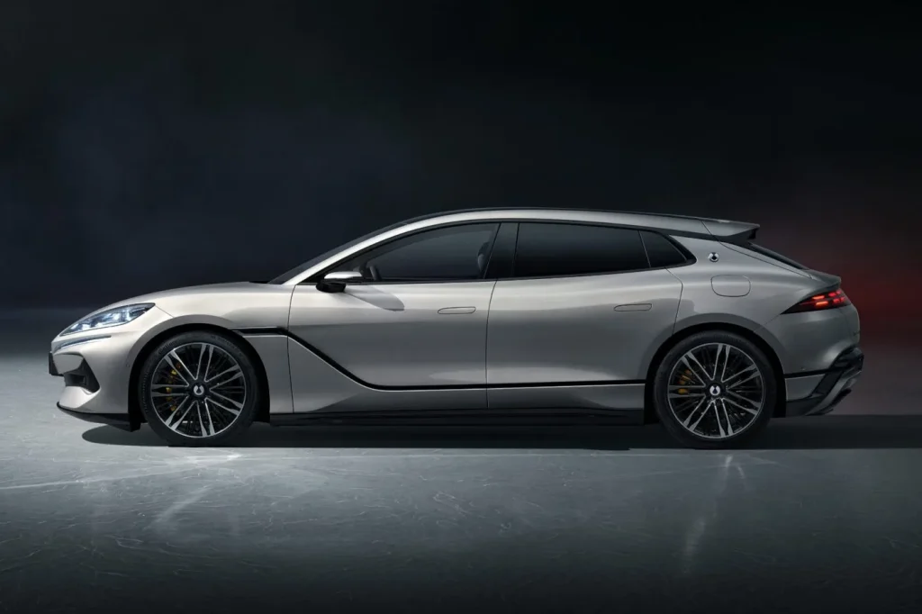 Denza Z9GT подробный обзор и сравнение с европейцами