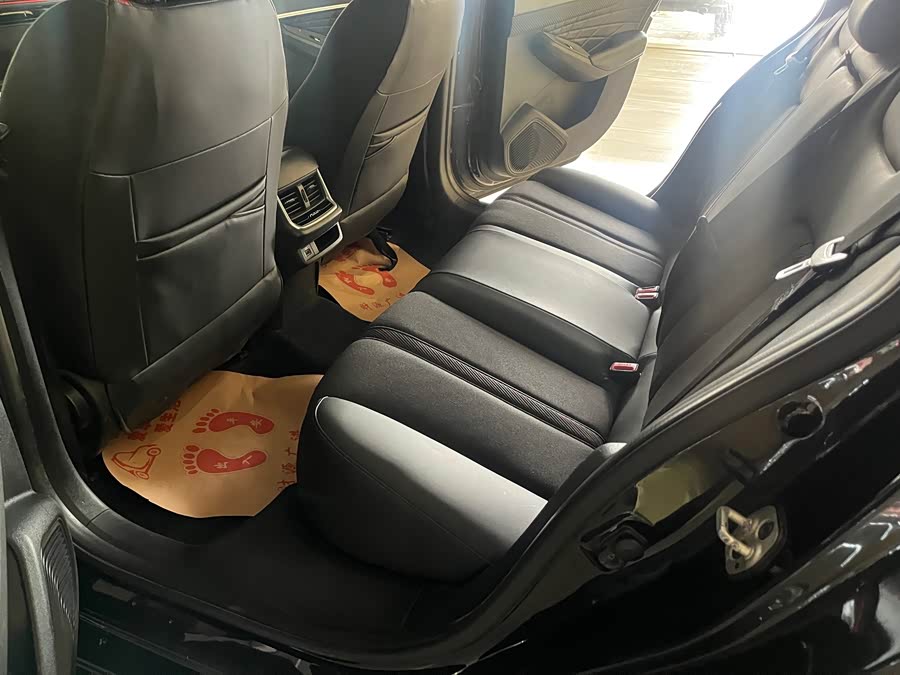 Dongfeng Aeolus Yixuan MAX