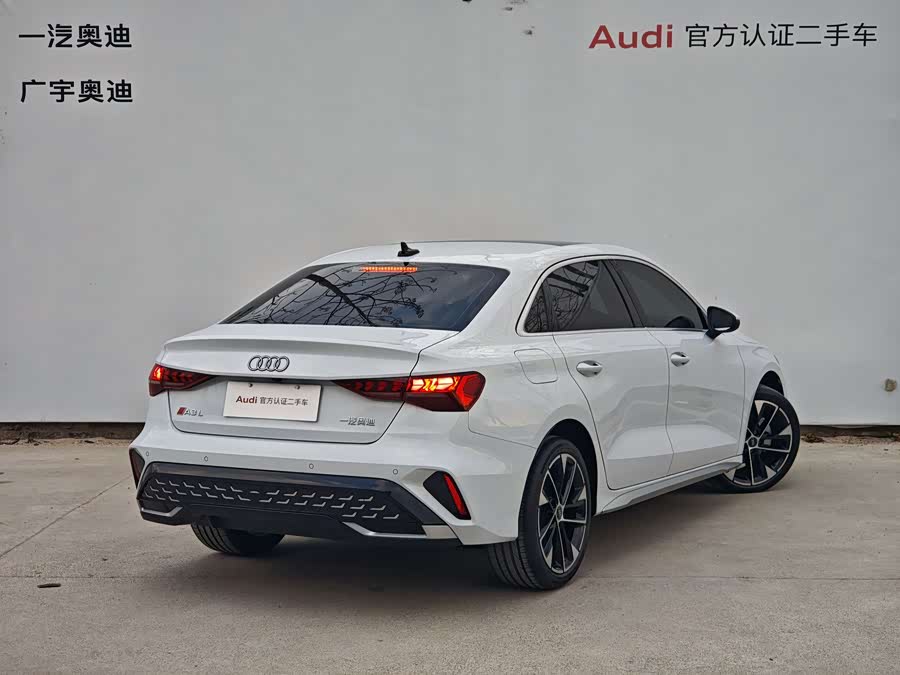 Audi A3L Limousine 35 TFSI Flying Premium