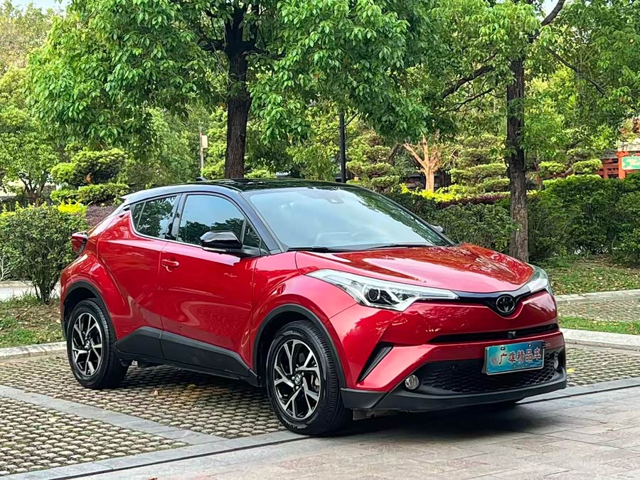 Toyota C-HR 2.0 Leading
