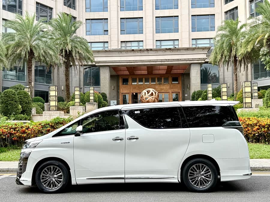 Toyota Vellfire Crown