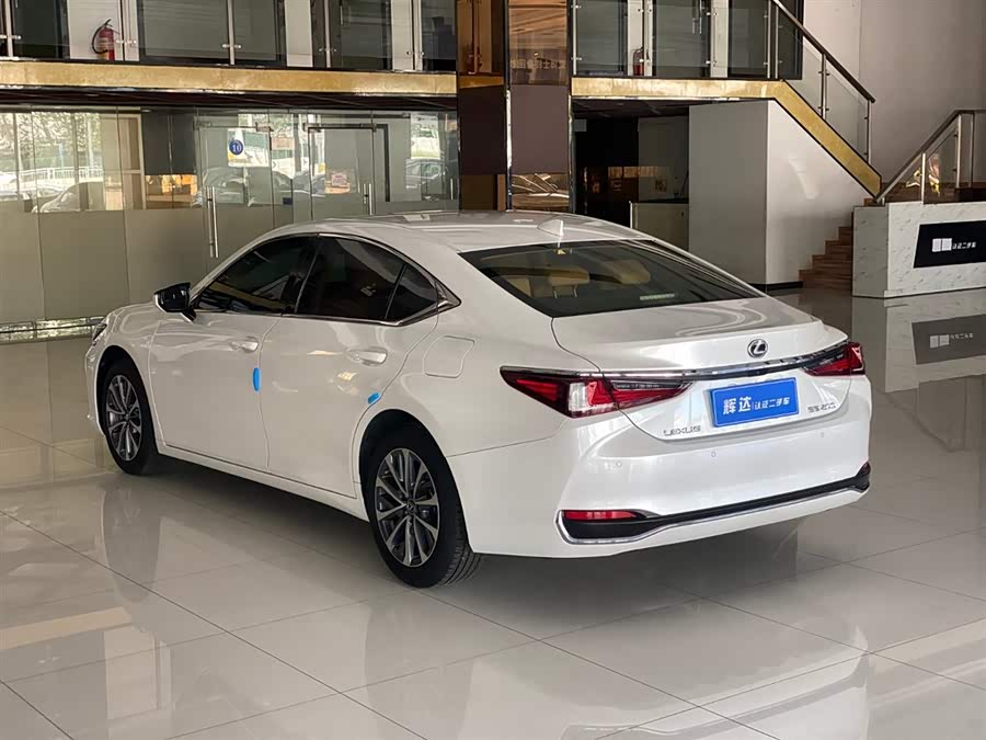 Lexus ES 200 Excellence Edition