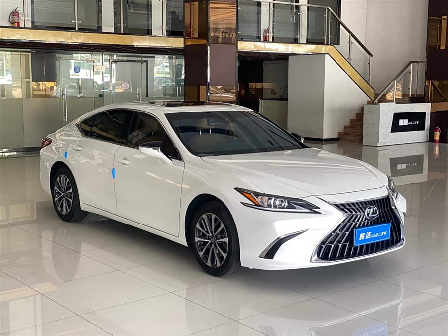 Lexus ES 200 Excellence Edition