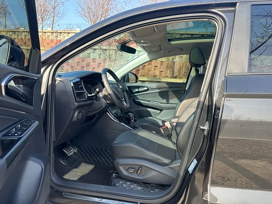 Jetta VS7 Black Edge Edition