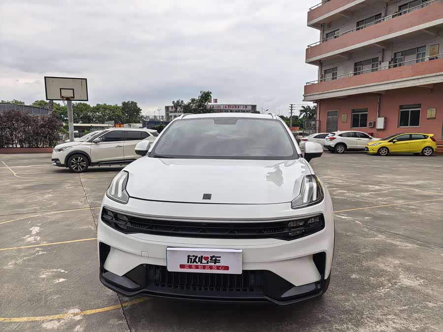 Lynk & Co 06 Remix