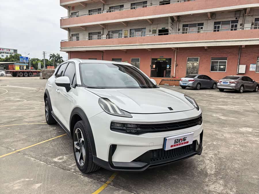 Lynk & Co 06 Remix