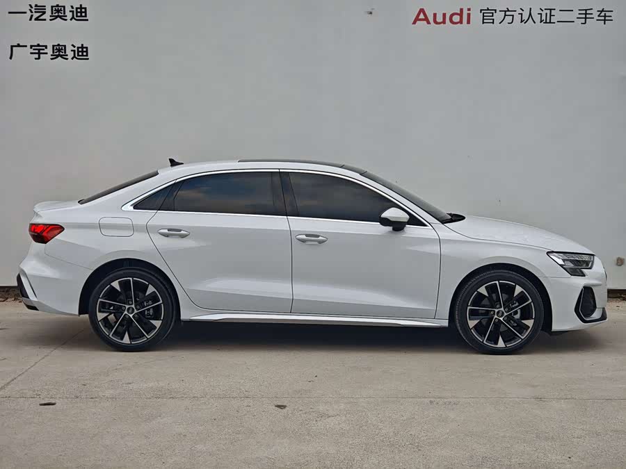 Audi A3L Limousine 35 TFSI Flying Premium