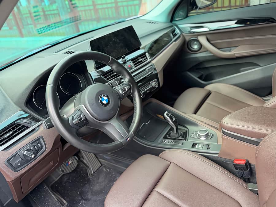 BMW X1 sDrive25Li Leading