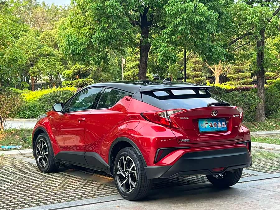 Toyota C-HR 2.0 Leading