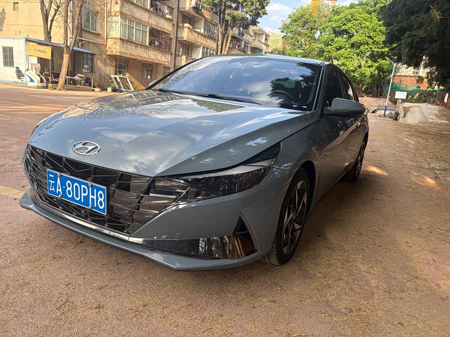 Hyundai Elantra 240 TGDi DCT LUX Premium