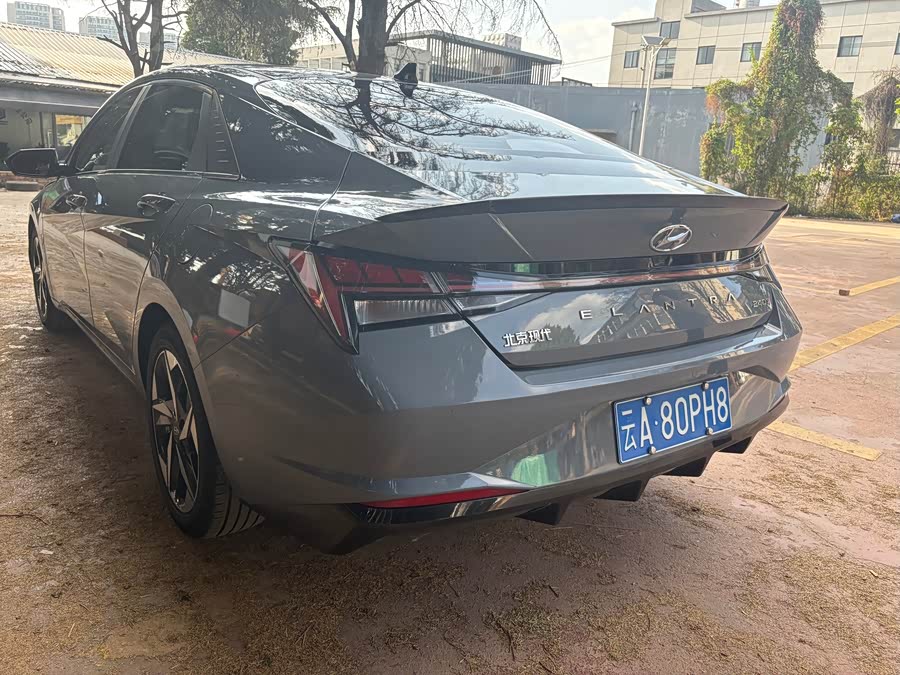 Hyundai Elantra 240 TGDi DCT LUX Premium
