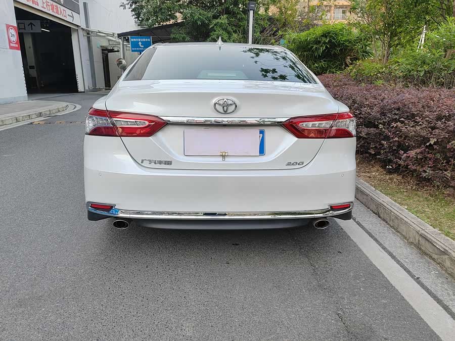 Toyota Camry 2.0G Luxury