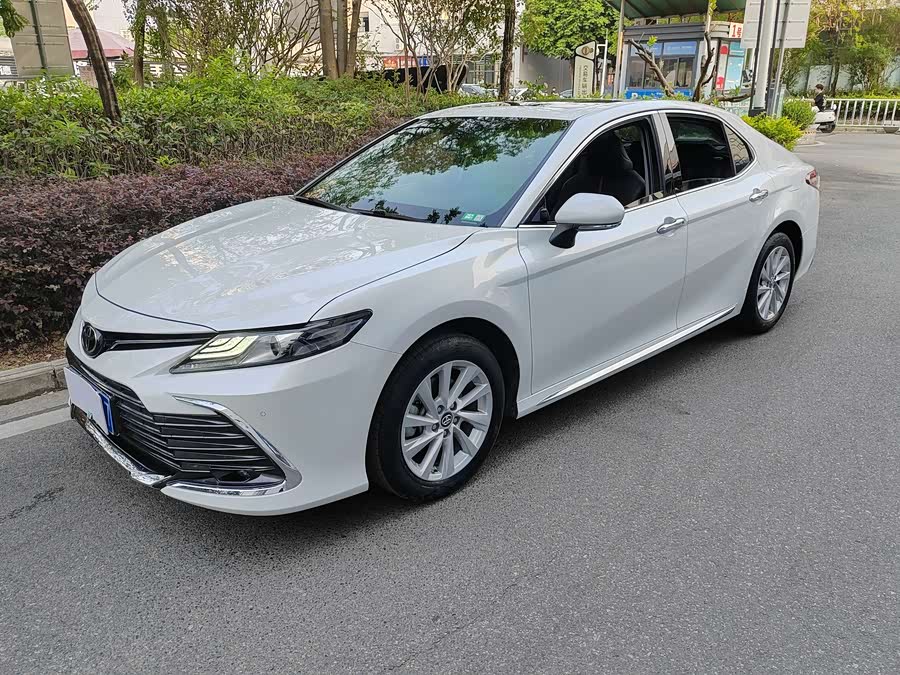 Toyota Camry 2.0G Luxury