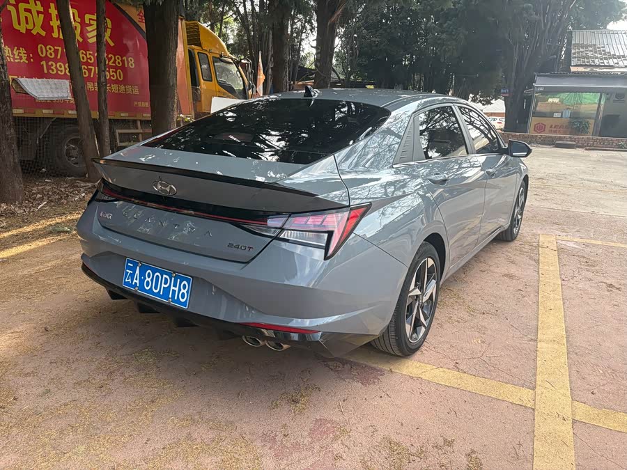 Hyundai Elantra 240 TGDi DCT LUX Premium