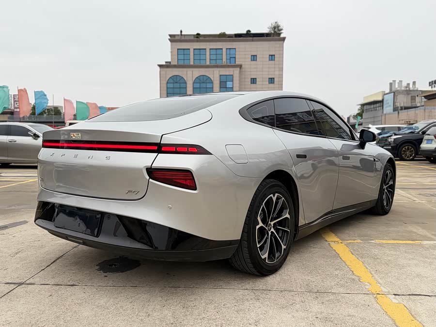 XPeng P7