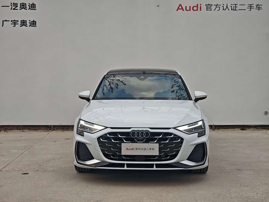 Audi A3L Limousine 35 TFSI Flying Premium