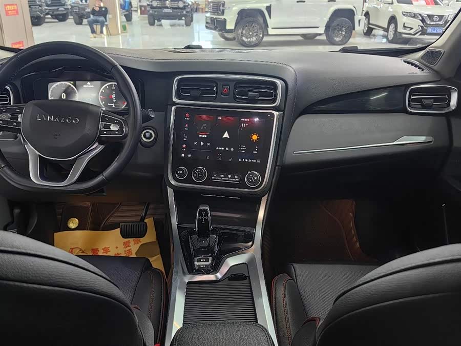 Lynk & Co 01