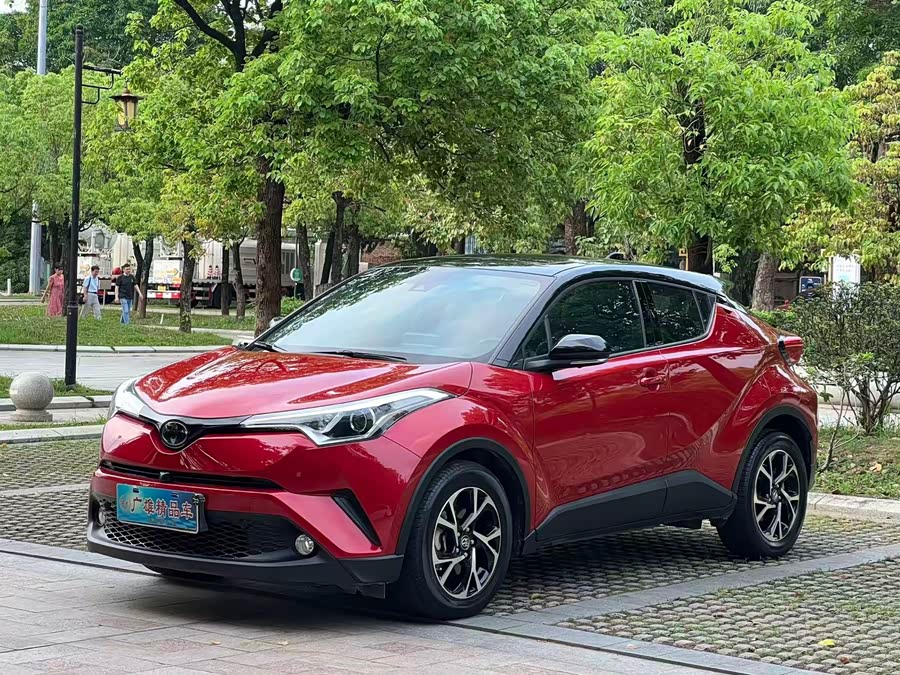 Toyota C-HR 2.0 Leading